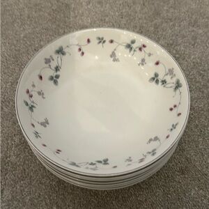 Set of 8 royal doulton expressions strawberry fayre bowls